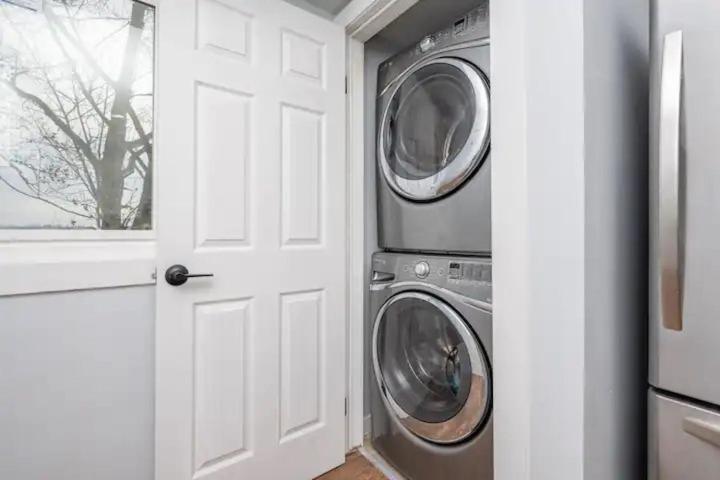 Centre Street Upper 2Bedsuite 4408 YYC Exteriör bild
