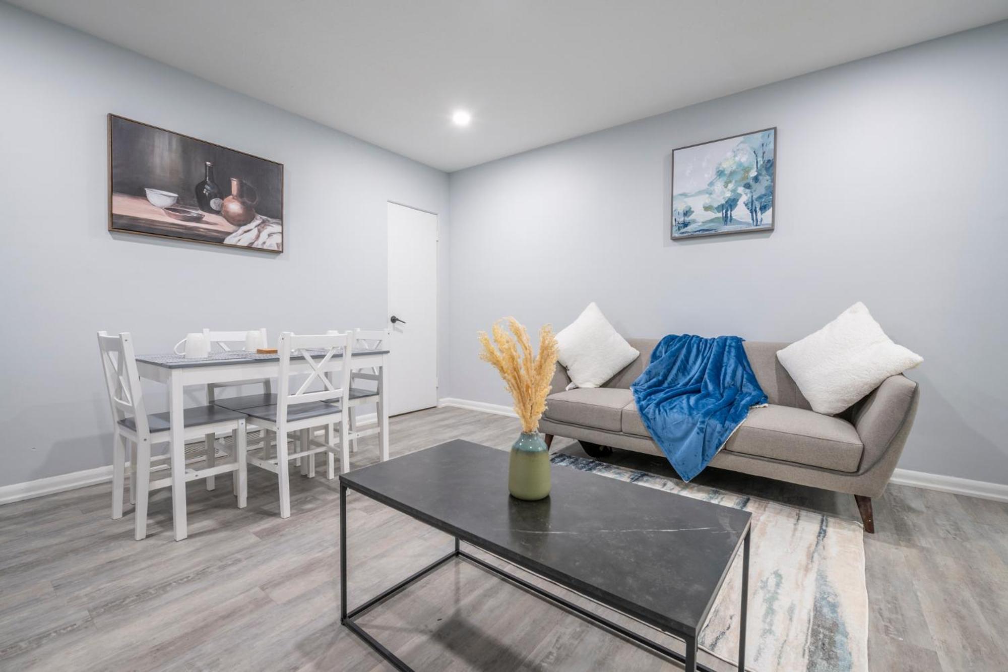 Centre Street Upper 2Bedsuite 4408 YYC Exteriör bild