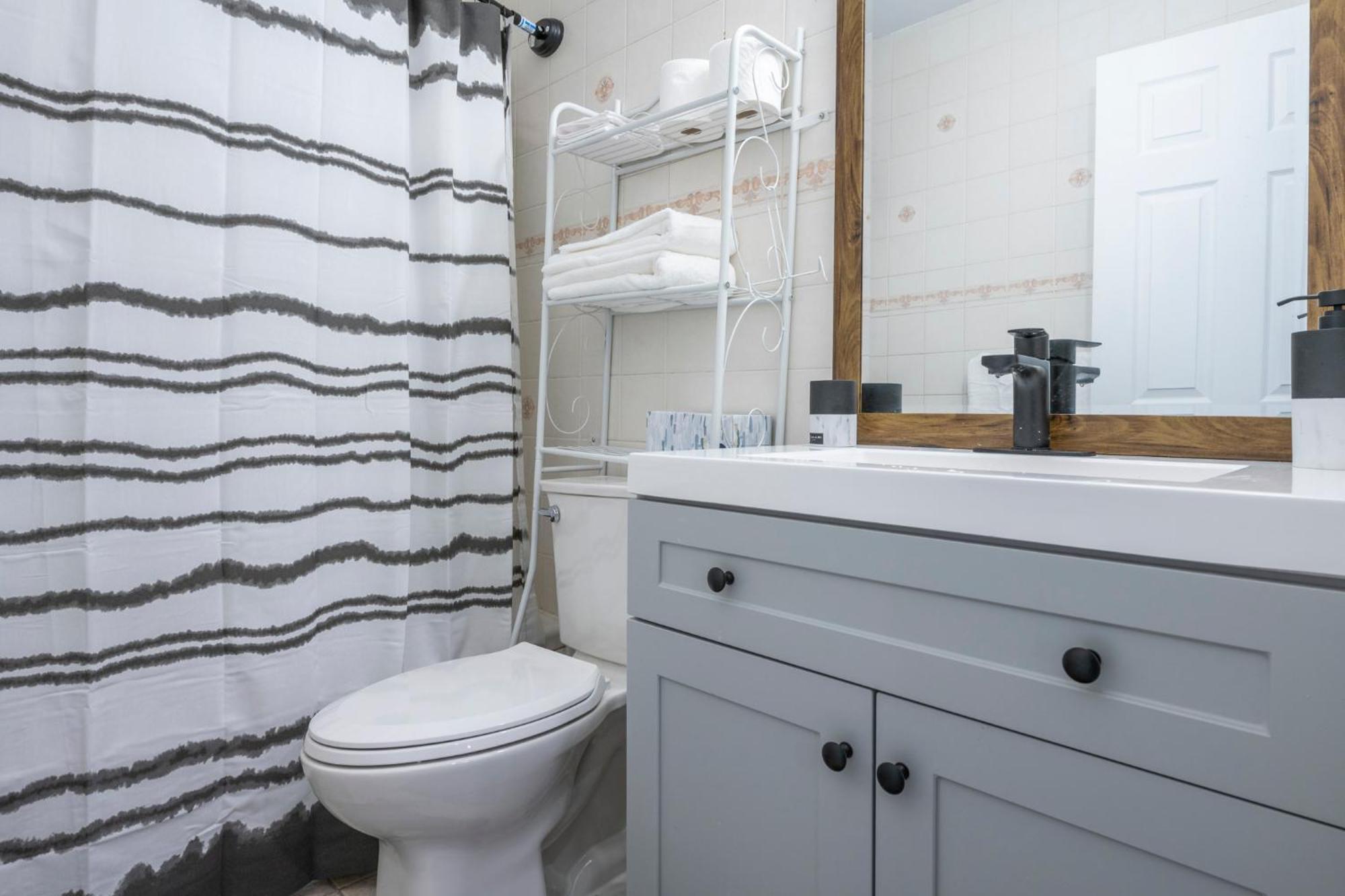 Centre Street Upper 2Bedsuite 4408 YYC Exteriör bild